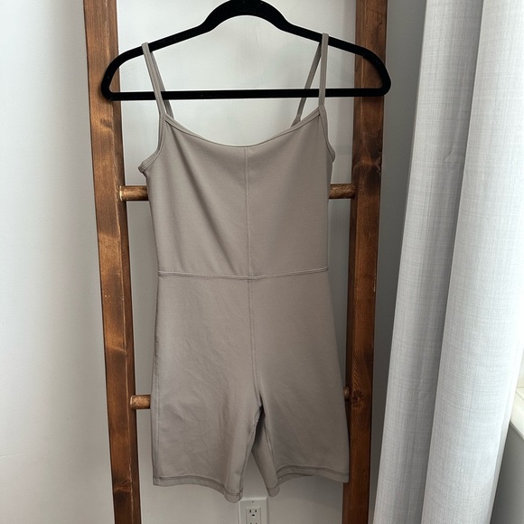 Wilfred Aritzia LIFE Divinity 7” Romper - Picture 2 of 8